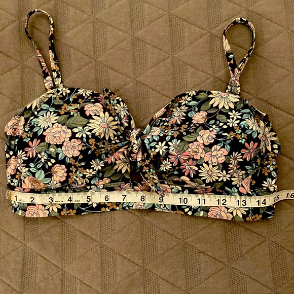 Kona Sol Floral Bikini Top👙 - Picture 2 of 4